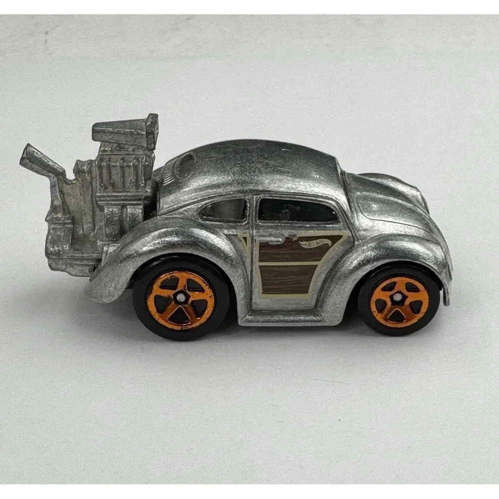 Hot Wheels Volkswagen Beetle 2016 Tooned ZAMAC Woodie Custom Dragster 1:64 Scale